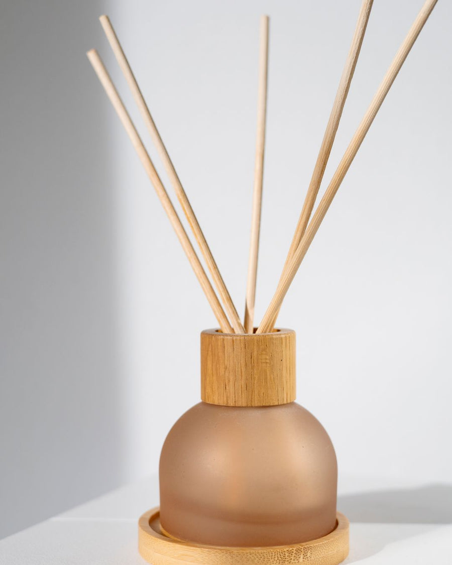Reed diffuser: ce este, cum functioneaza si cat rezista - Ghid complet