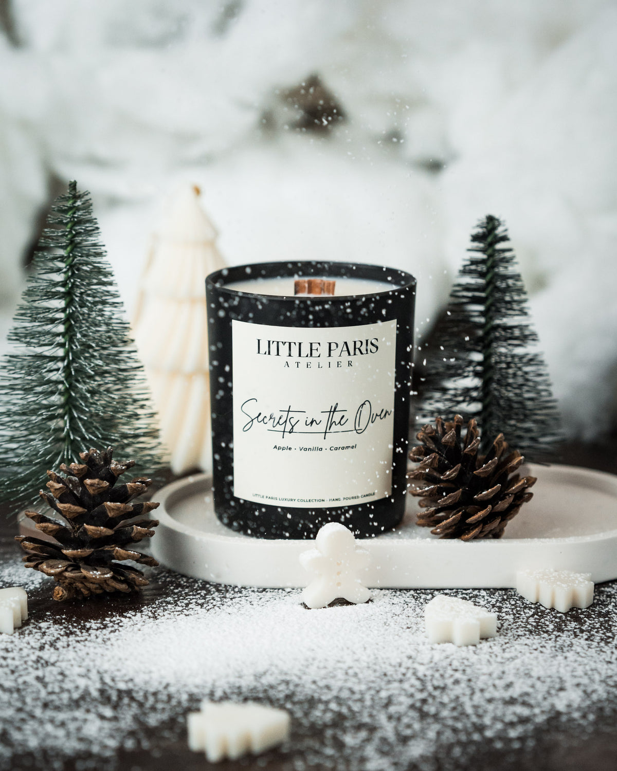Secrets in the Oven Scented Candle - Apple • Vanilla • Caramel - Little Paris Atelier